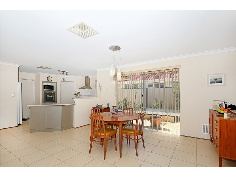 4 Oakwood Gate, Meadow Springs WA 6210