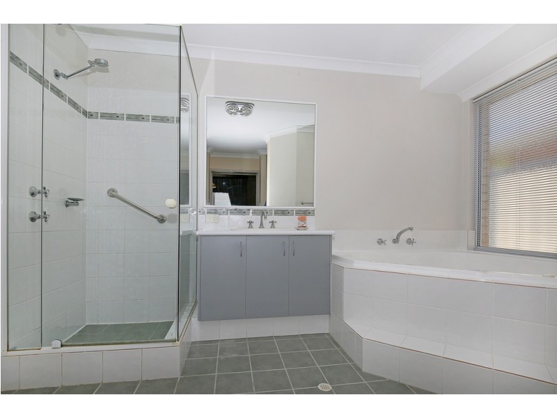 4 Oakwood Gate, Meadow Springs WA 6210