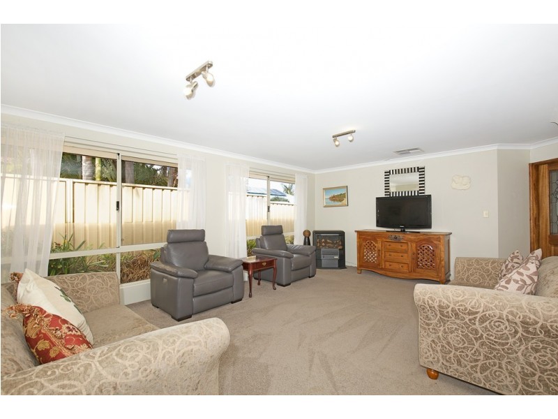 21 Brouwer Trail, Dudley Park WA 6210