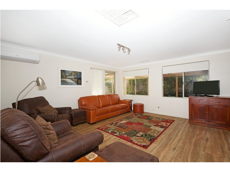 21 Brouwer Trail, Dudley Park WA 6210