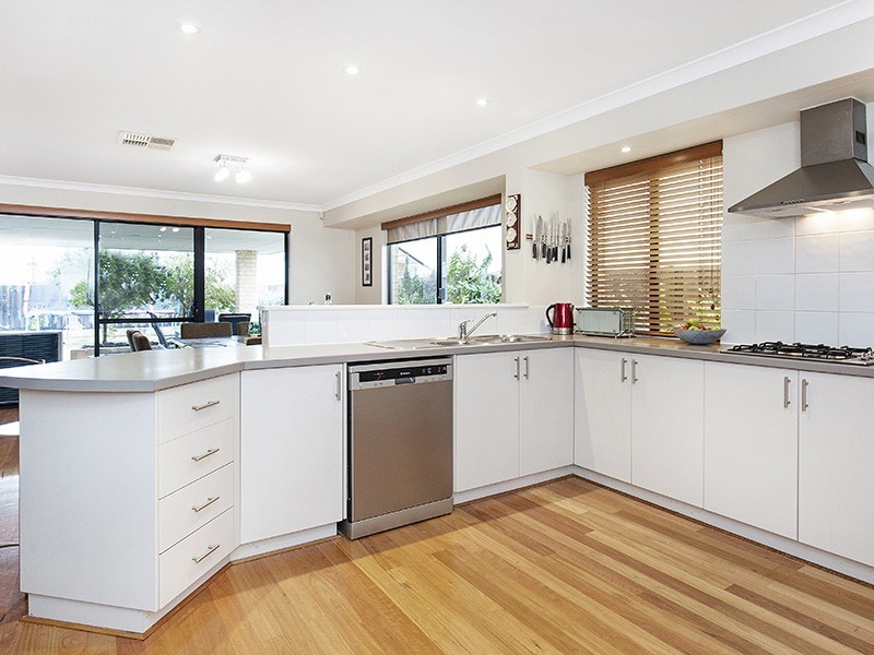 28 Scarab Court, Halls Head WA 6210