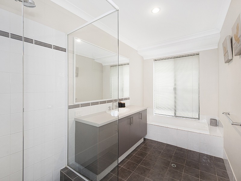 28 Scarab Court, Halls Head WA 6210