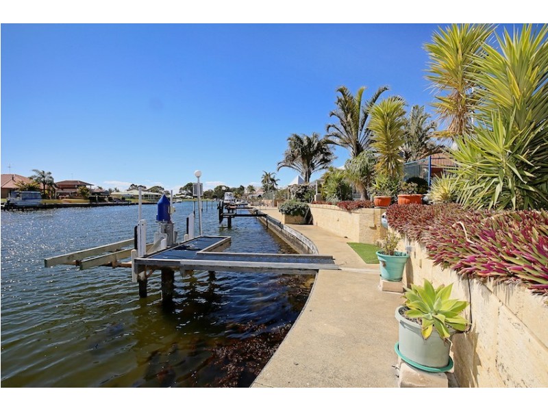 21 Waterside Drive, Dudley Park WA 6210