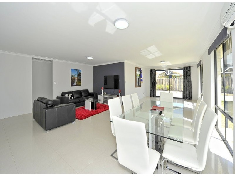 198 Peelwood Parade, Halls Head WA 6210