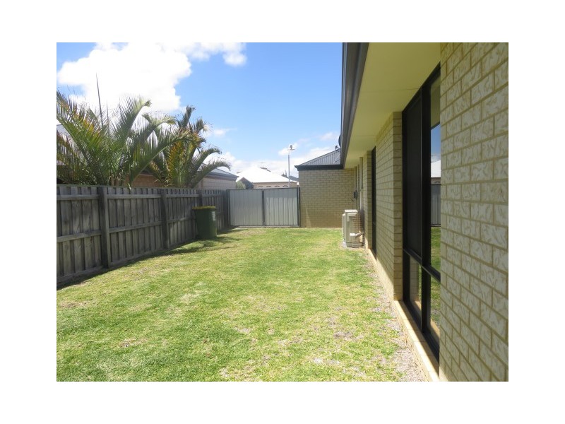 198 Peelwood Parade, Halls Head WA 6210