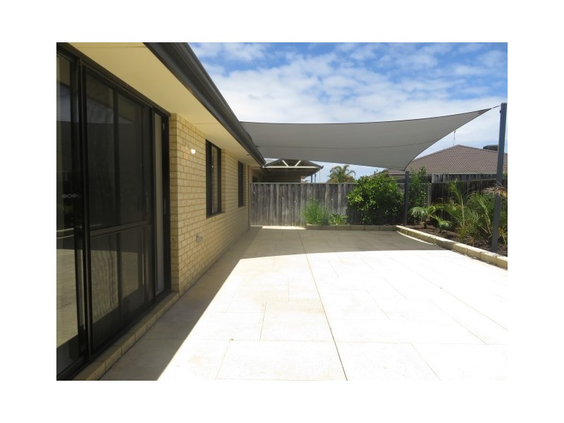 198 Peelwood Parade, Halls Head WA 6210