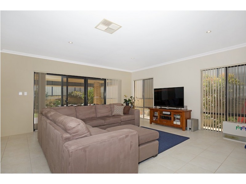 5 Gables Green, Meadow Springs WA 6210