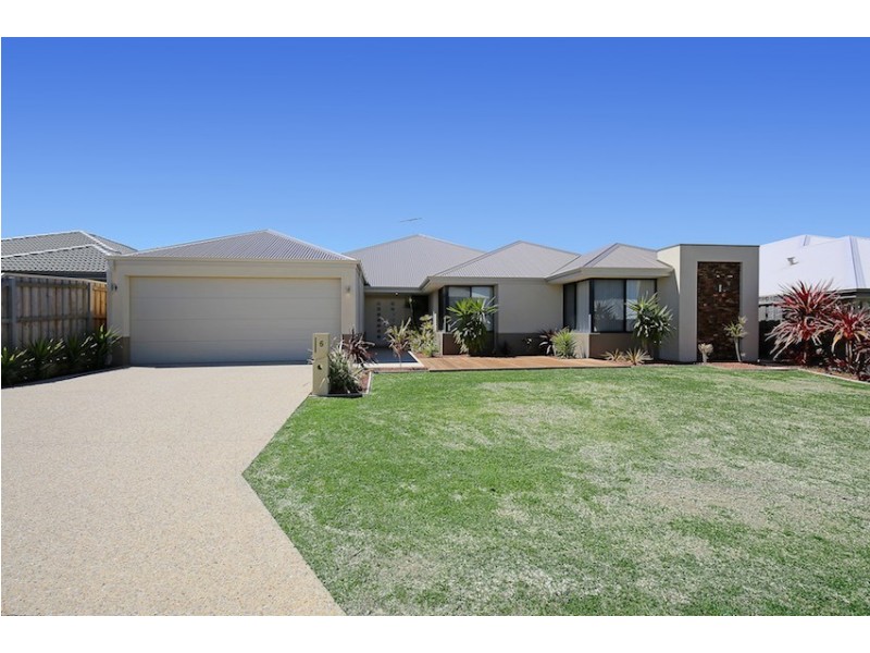 6 Lorea Loop, Halls Head WA 6210