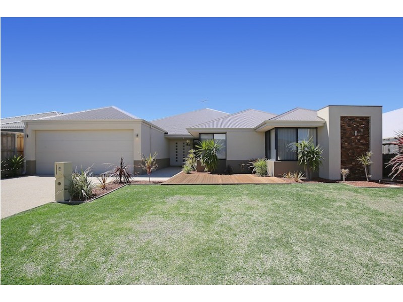 6 Lorea Loop, Halls Head WA 6210