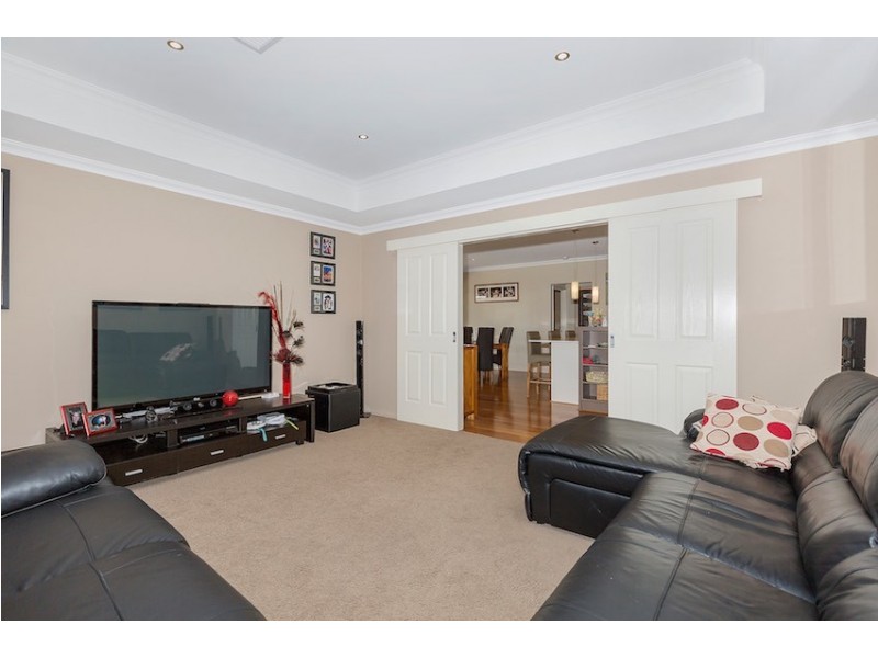 6 Lorea Loop, Halls Head WA 6210