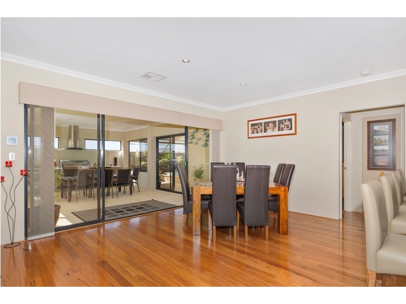 6 Lorea Loop, Halls Head WA 6210