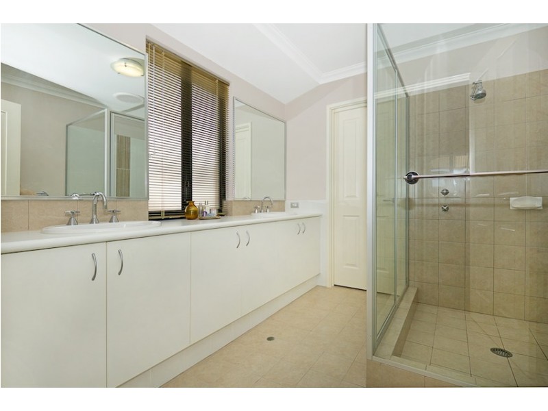 6 Lorea Loop, Halls Head WA 6210