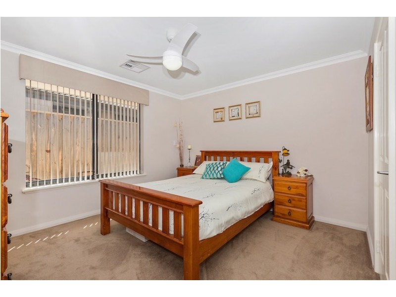 6 Lorea Loop, Halls Head WA 6210