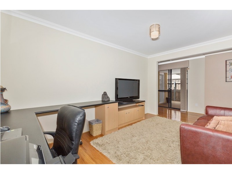 6 Lorea Loop, Halls Head WA 6210