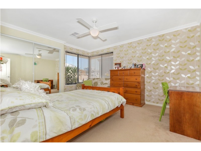 6 Lorea Loop, Halls Head WA 6210