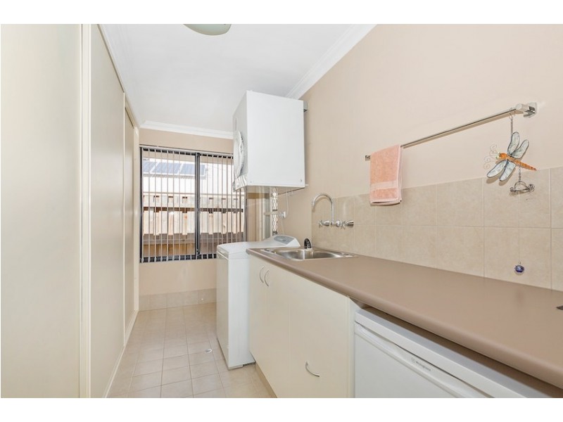 6 Lorea Loop, Halls Head WA 6210
