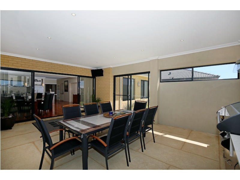 6 Lorea Loop, Halls Head WA 6210
