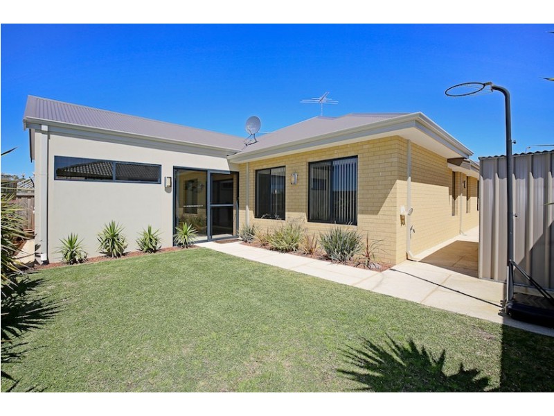 6 Lorea Loop, Halls Head WA 6210