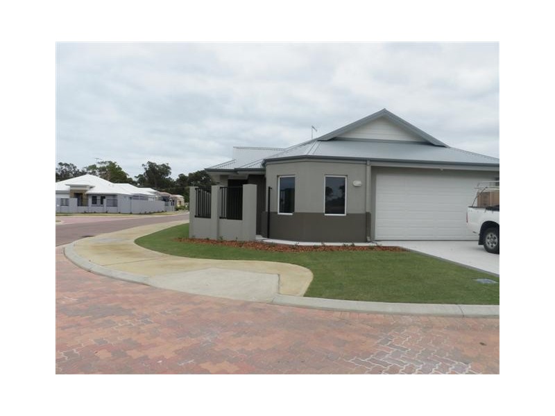 28 KARDAN LOOP, Falcon WA 6210