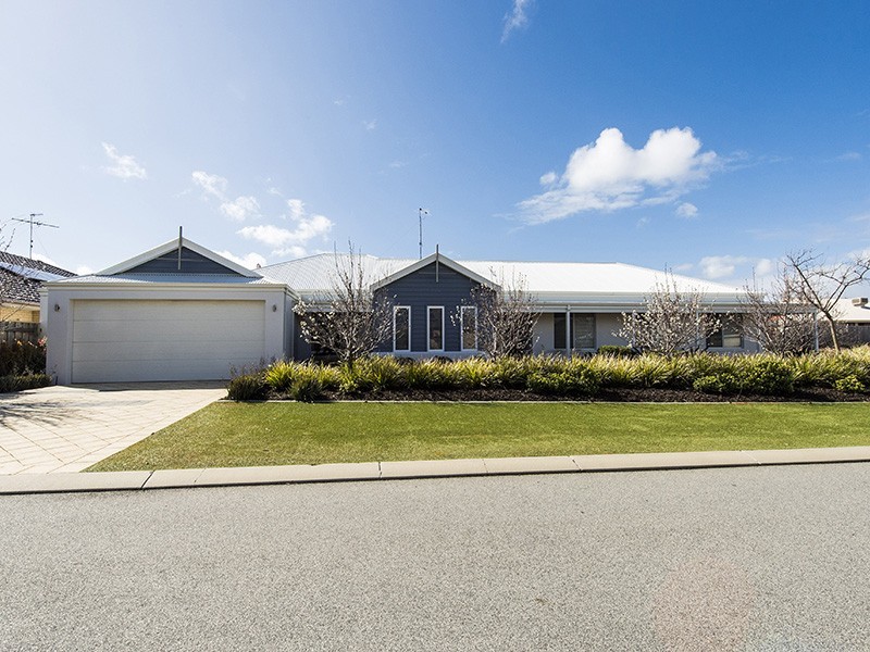 2 Splendens Turn, Halls Head WA 6210