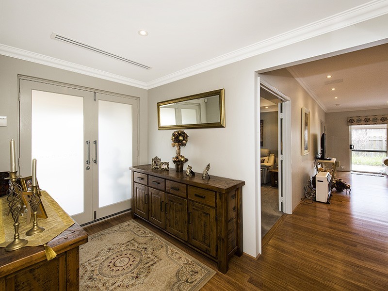 2 Splendens Turn, Halls Head WA 6210