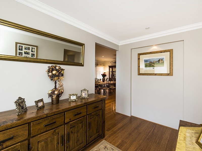 2 Splendens Turn, Halls Head WA 6210