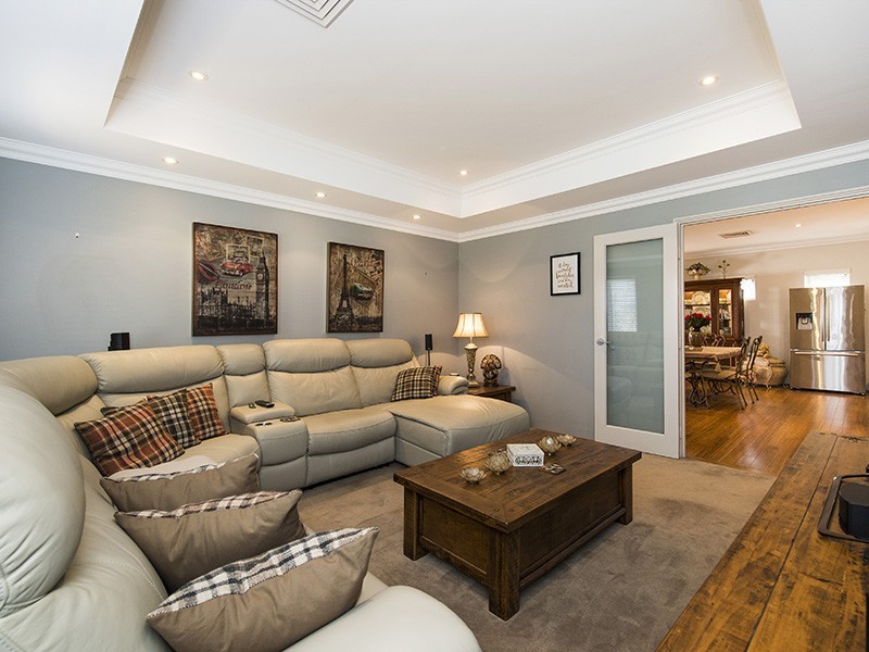 2 Splendens Turn, Halls Head WA 6210