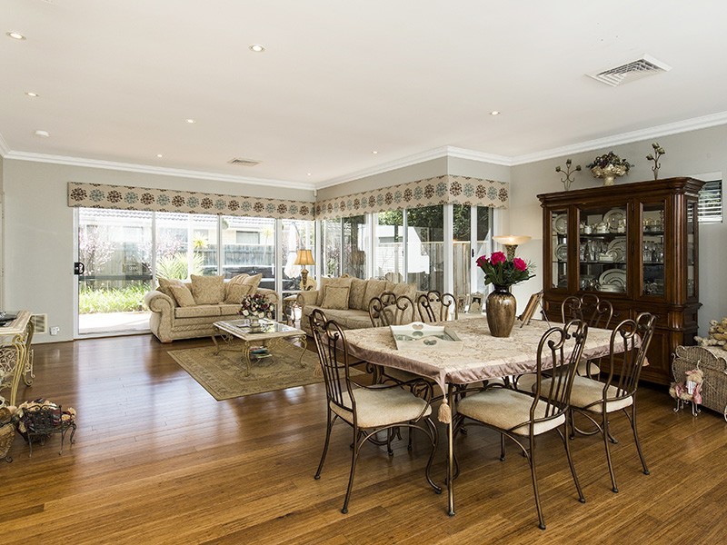 2 Splendens Turn, Halls Head WA 6210