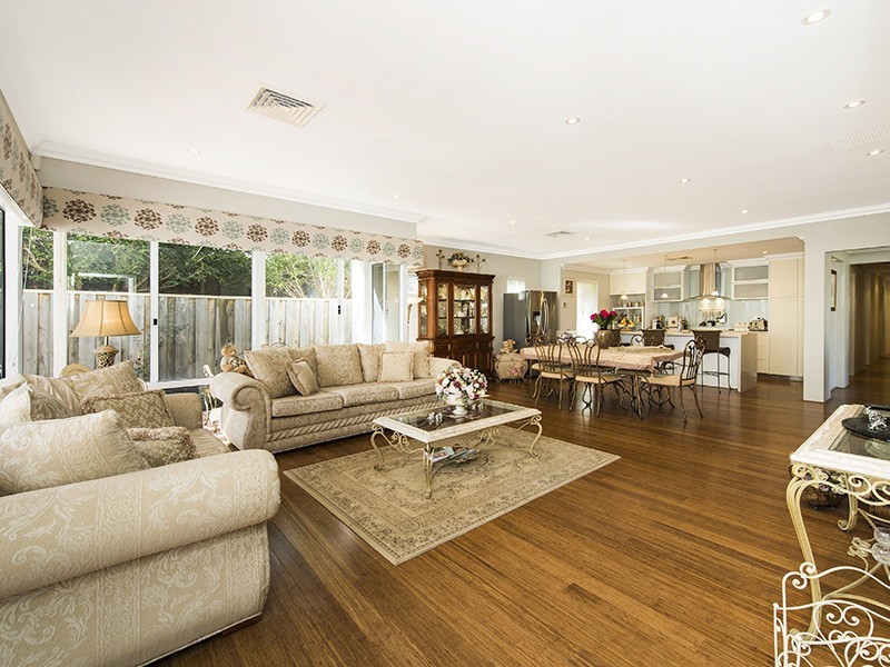 2 Splendens Turn, Halls Head WA 6210