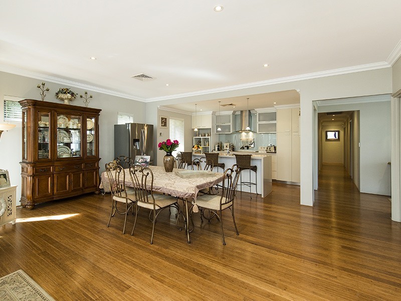 2 Splendens Turn, Halls Head WA 6210