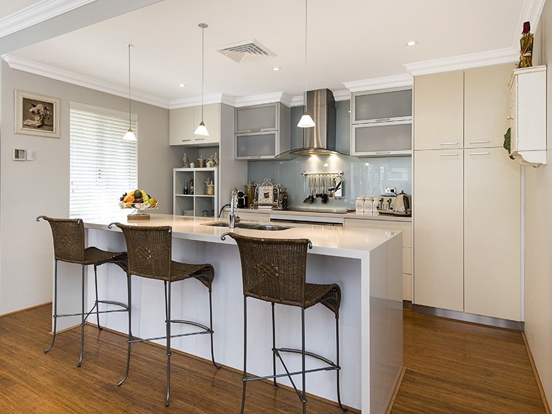 2 Splendens Turn, Halls Head WA 6210