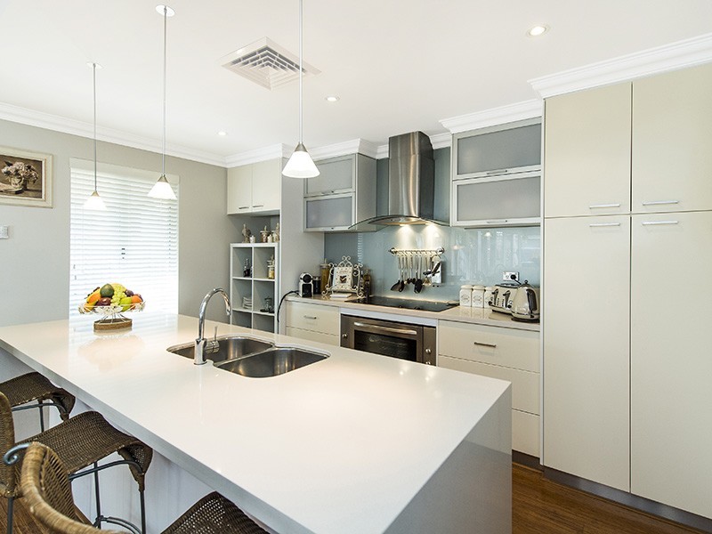 2 Splendens Turn, Halls Head WA 6210