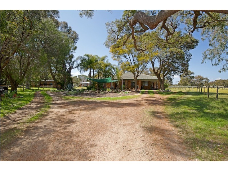 92 Caponi Road, Barragup WA 6209
