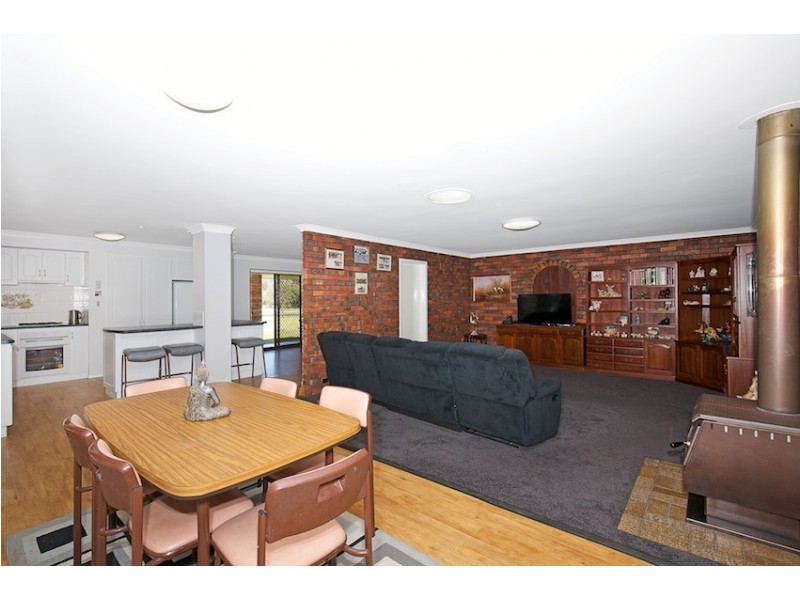 92 Caponi Road, Barragup WA 6209