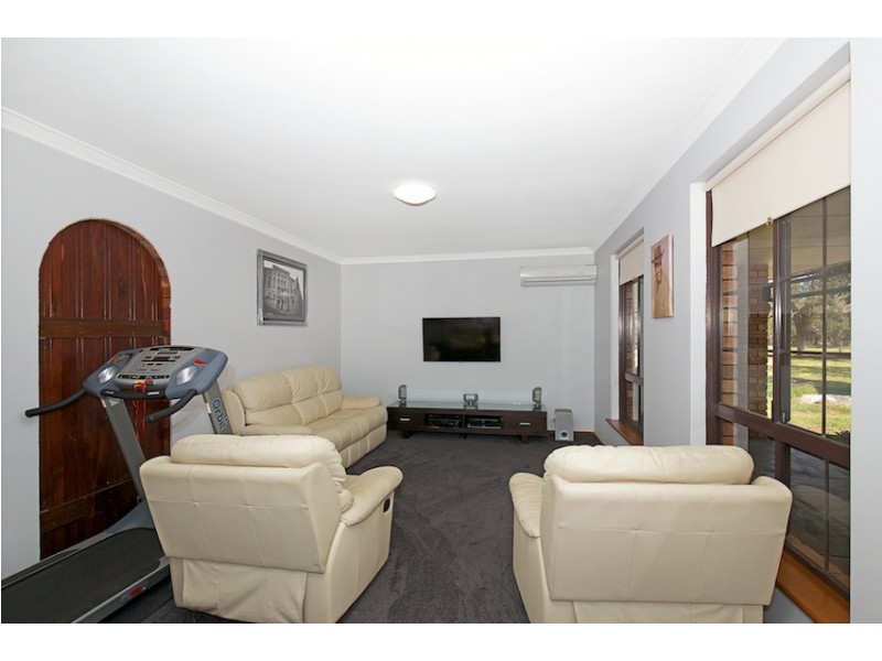 92 Caponi Road, Barragup WA 6209