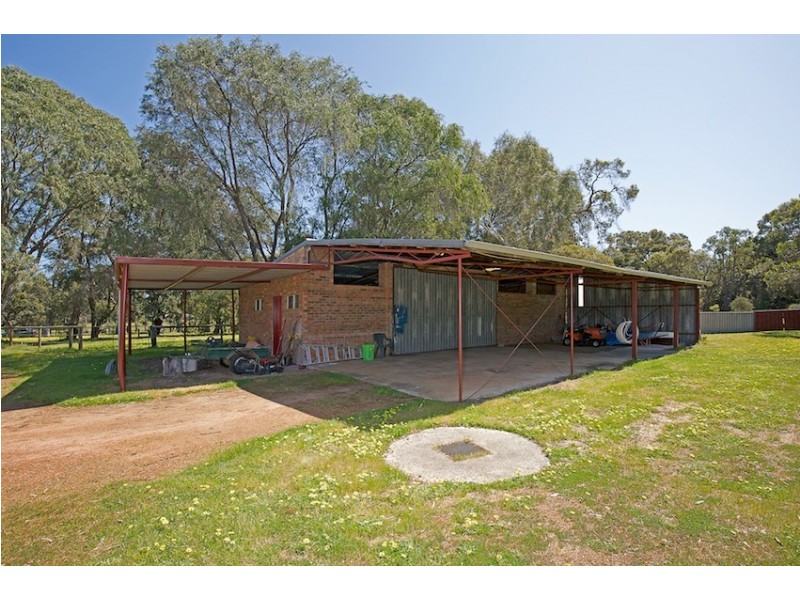 92 Caponi Road, Barragup WA 6209