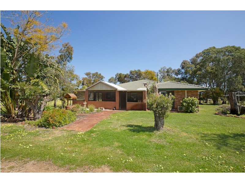 92 Caponi Road, Barragup WA 6209