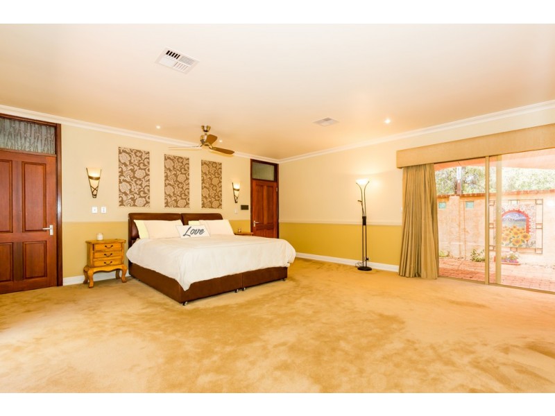 11 Nutbush Avenue, Falcon WA 6210