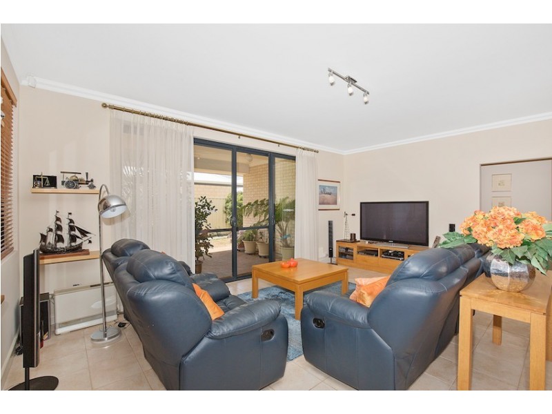 7 Sharperton Meander, Dudley Park WA 6210