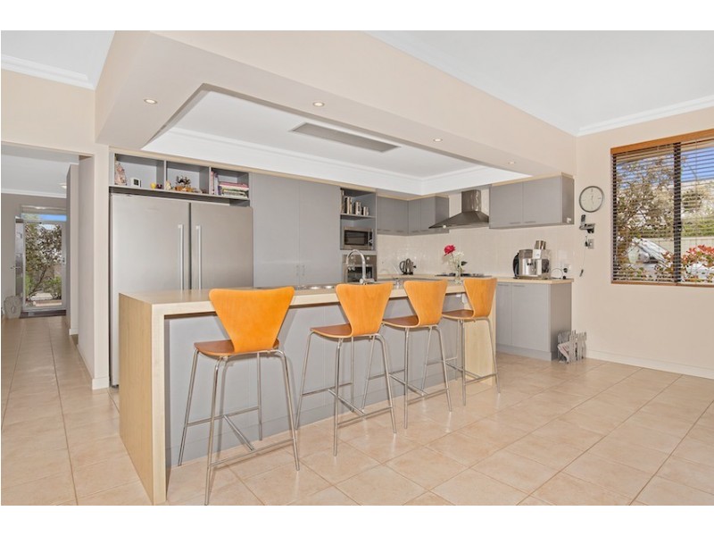 7 Sharperton Meander, Dudley Park WA 6210