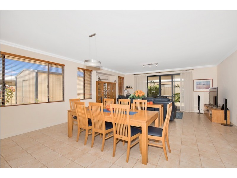 7 Sharperton Meander, Dudley Park WA 6210