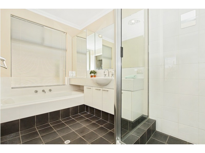 7 Sharperton Meander, Dudley Park WA 6210