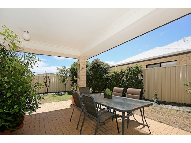 7 Sharperton Meander, Dudley Park WA 6210