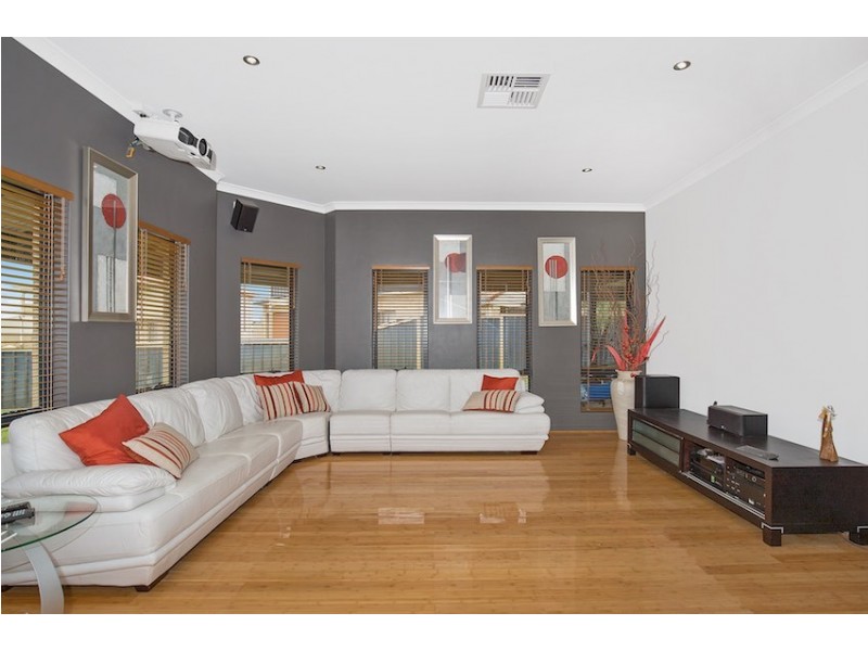 32 Parmelia Way, Madora Bay WA 6210