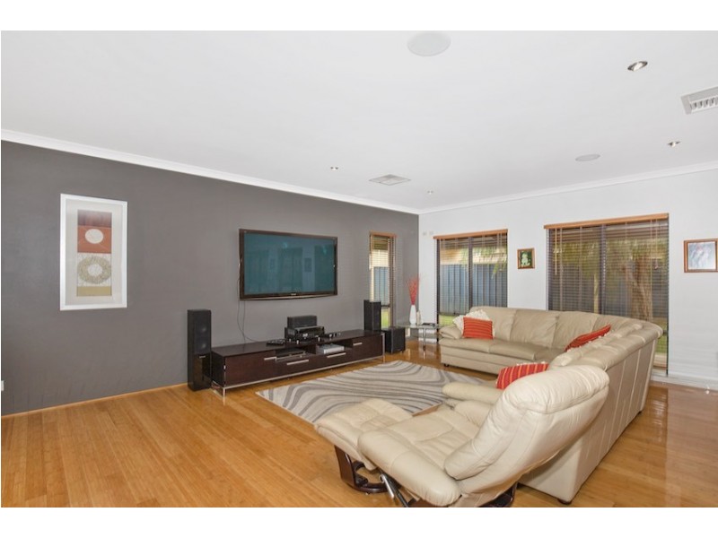 32 Parmelia Way, Madora Bay WA 6210