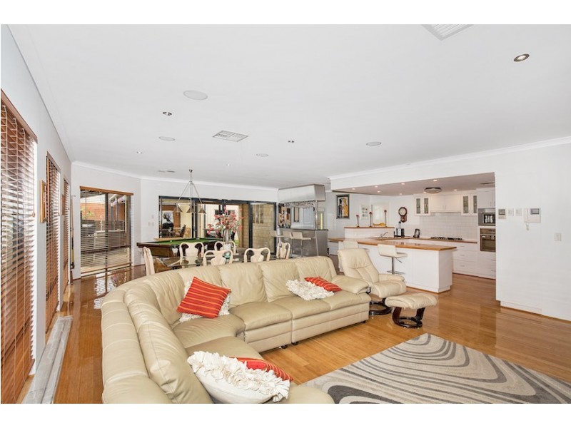 32 Parmelia Way, Madora Bay WA 6210