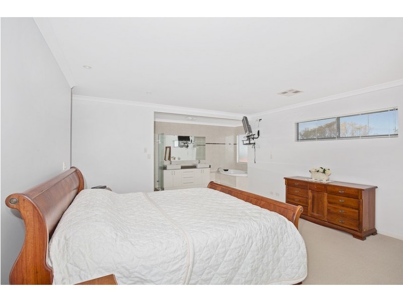 32 Parmelia Way, Madora Bay WA 6210