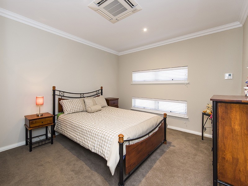 5 Gael Place, Dudley Park WA 6210