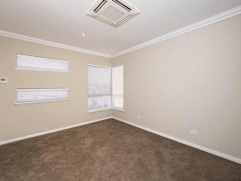 5 Gael Place, Dudley Park WA 6210