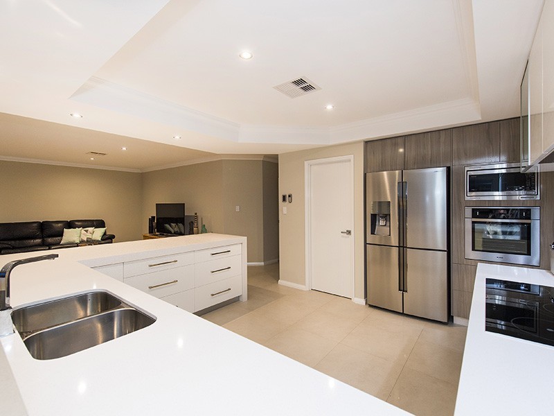 5 Gael Place, Dudley Park WA 6210